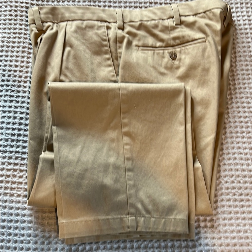 Dockers Classic, flex comfort, signature Khaki dress pant size 42x30